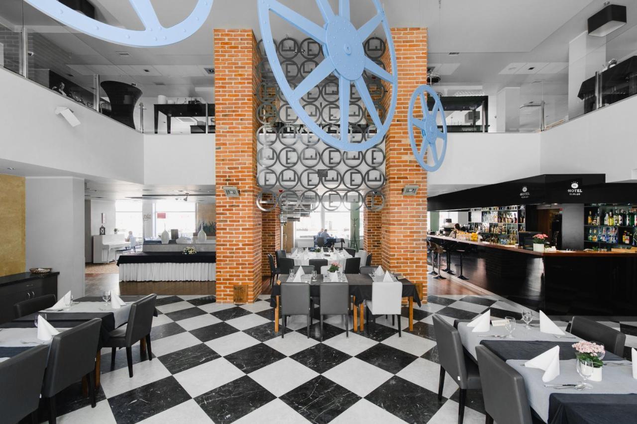 Focus Hotel Premium Елблаг Екстериор снимка